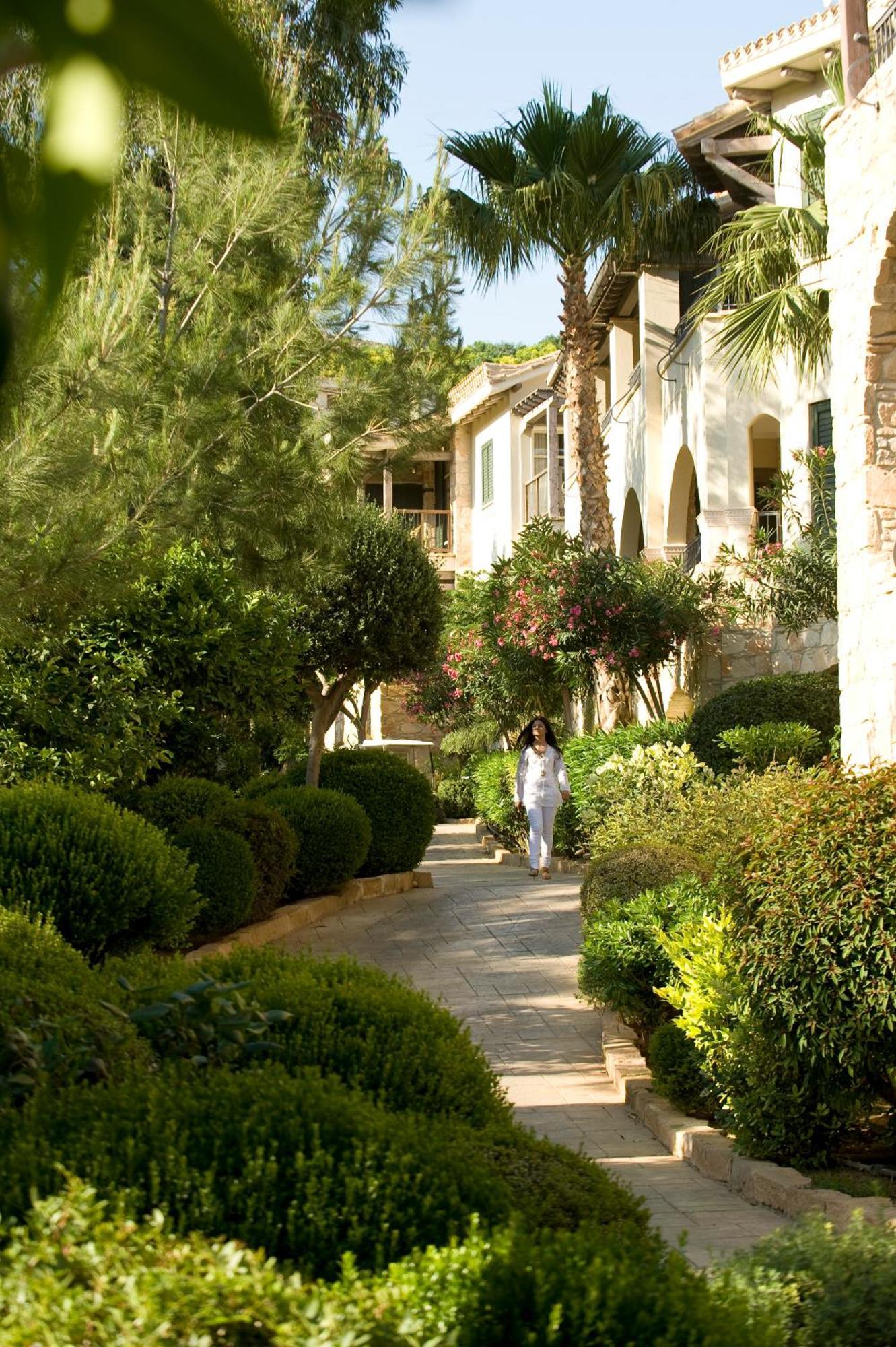 Columbia Beach Resort Писури Екстериор снимка The campus of the American University of Ras Al Khaimah